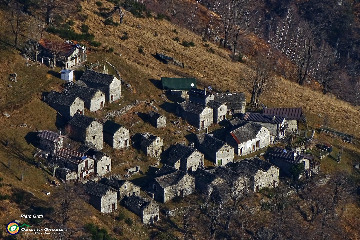 23 Vista su piccoli borghi montani.JPG -                                